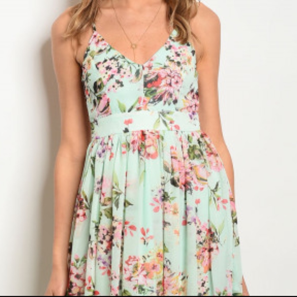 LAST 1!  MINT OPEN BACK FLORAL MAXI! - Picture 2 of 8